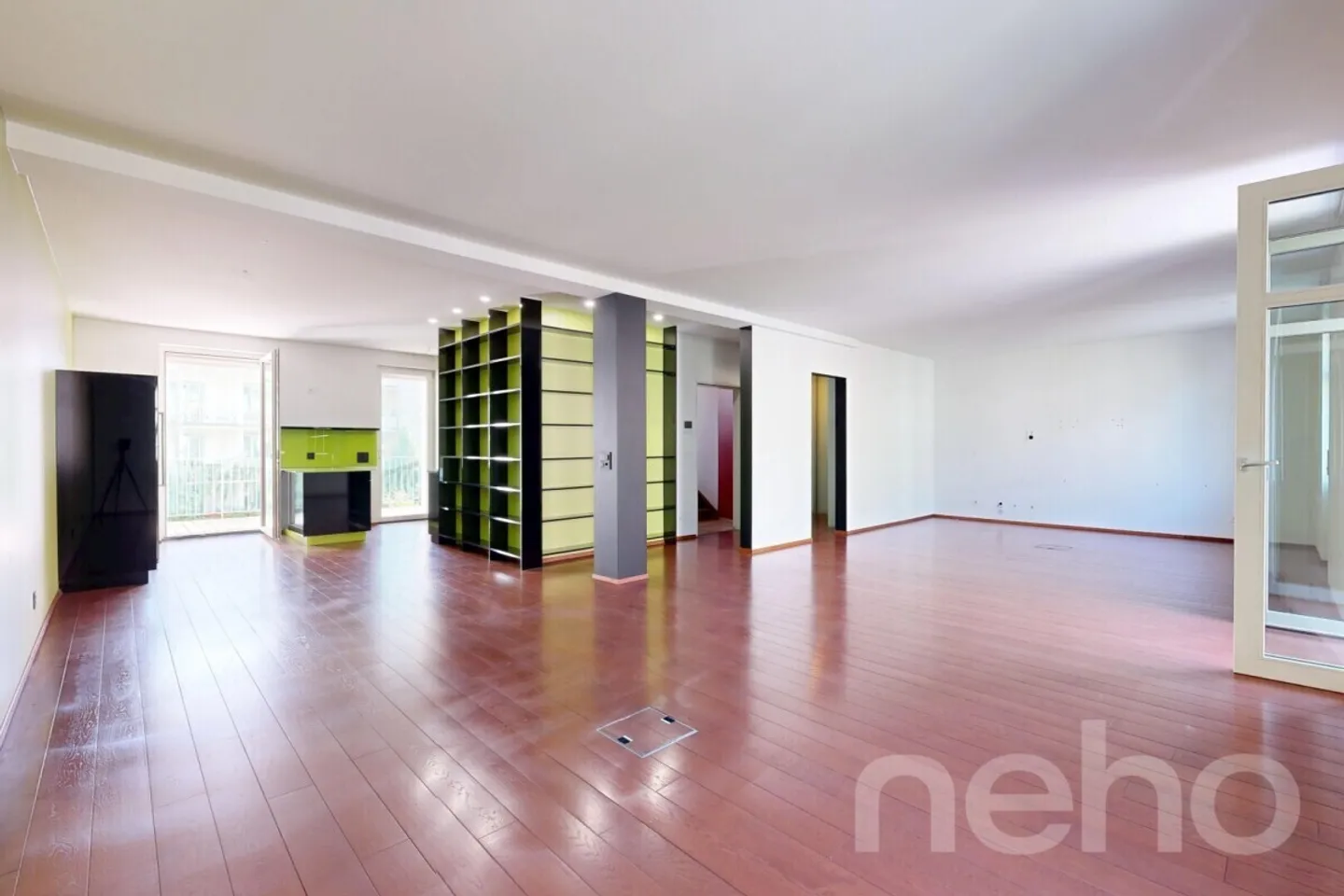 Stylisches Loft mit zwei Balkonen - Foto 4 von 12