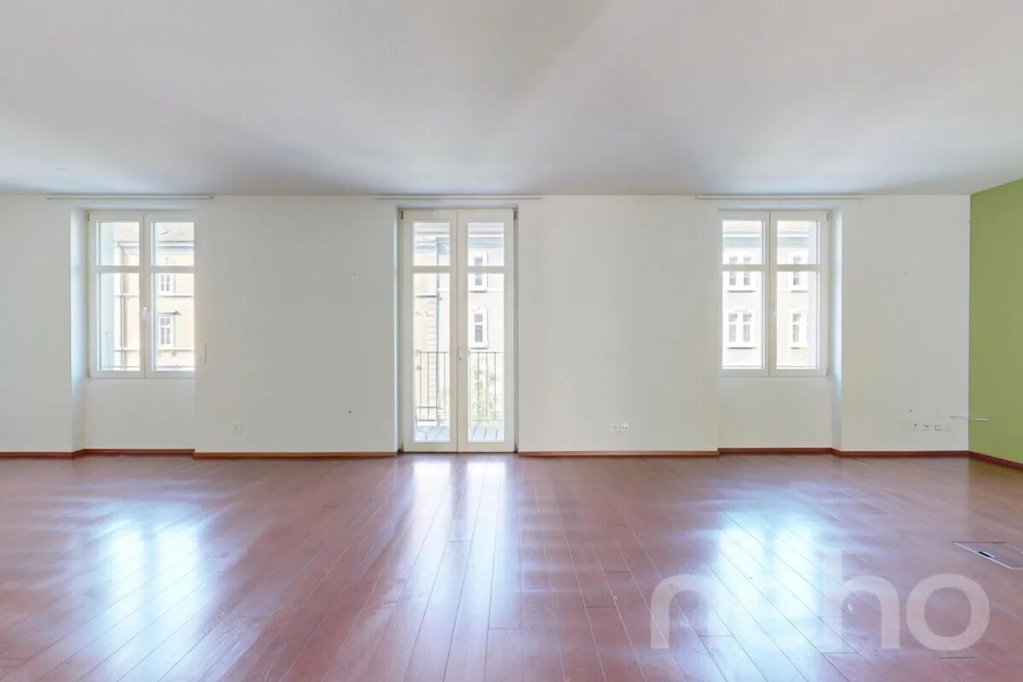 Stylisches Loft mit zwei Balkonen - Foto 2 von 12