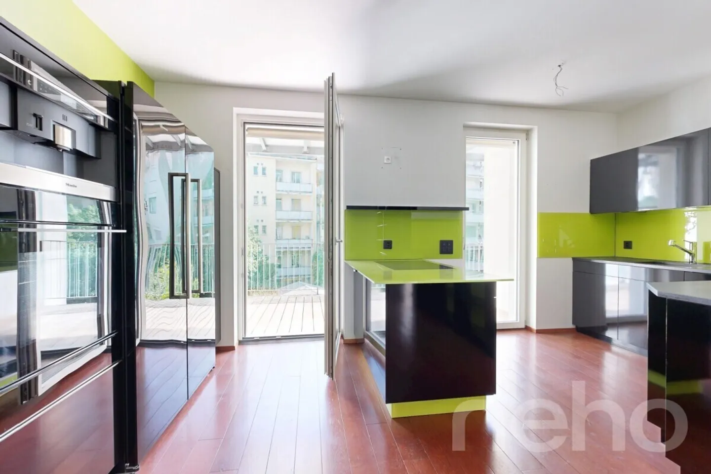 Stylisches Loft mit zwei Balkonen - Foto 5 von 12