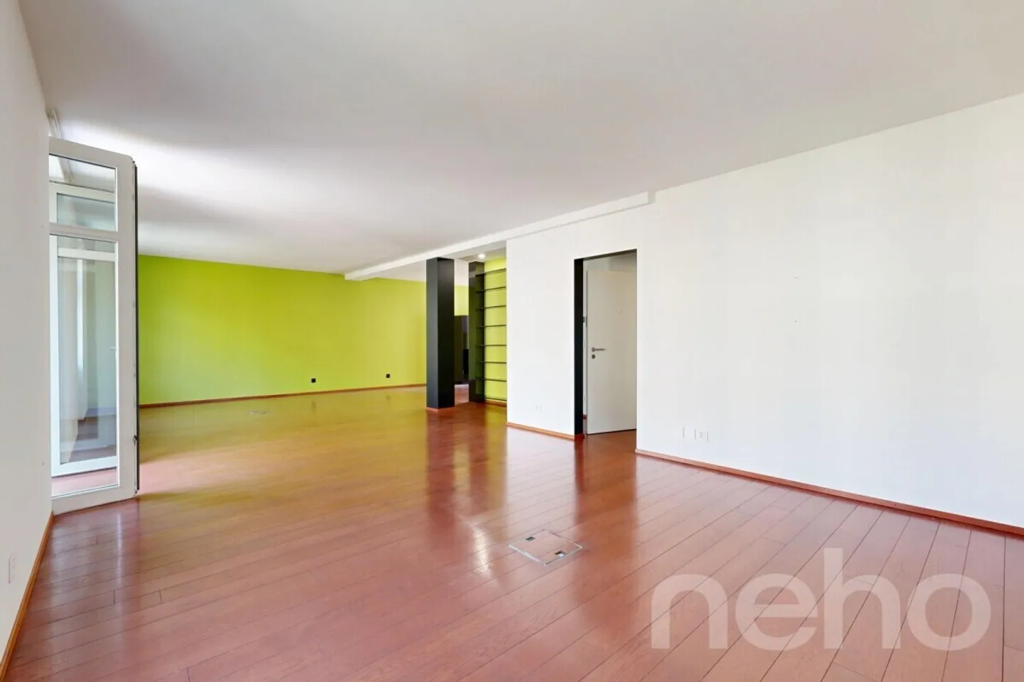 Stylisches Loft mit zwei Balkonen - Foto 8 von 12