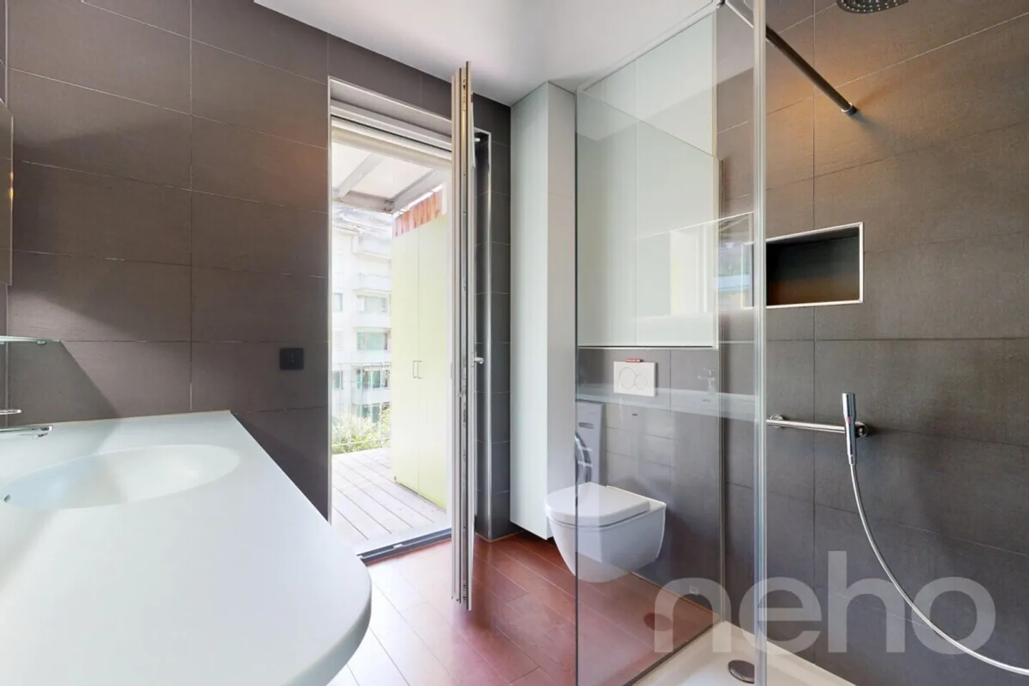 Stylisches Loft mit zwei Balkonen - Foto 9 von 12