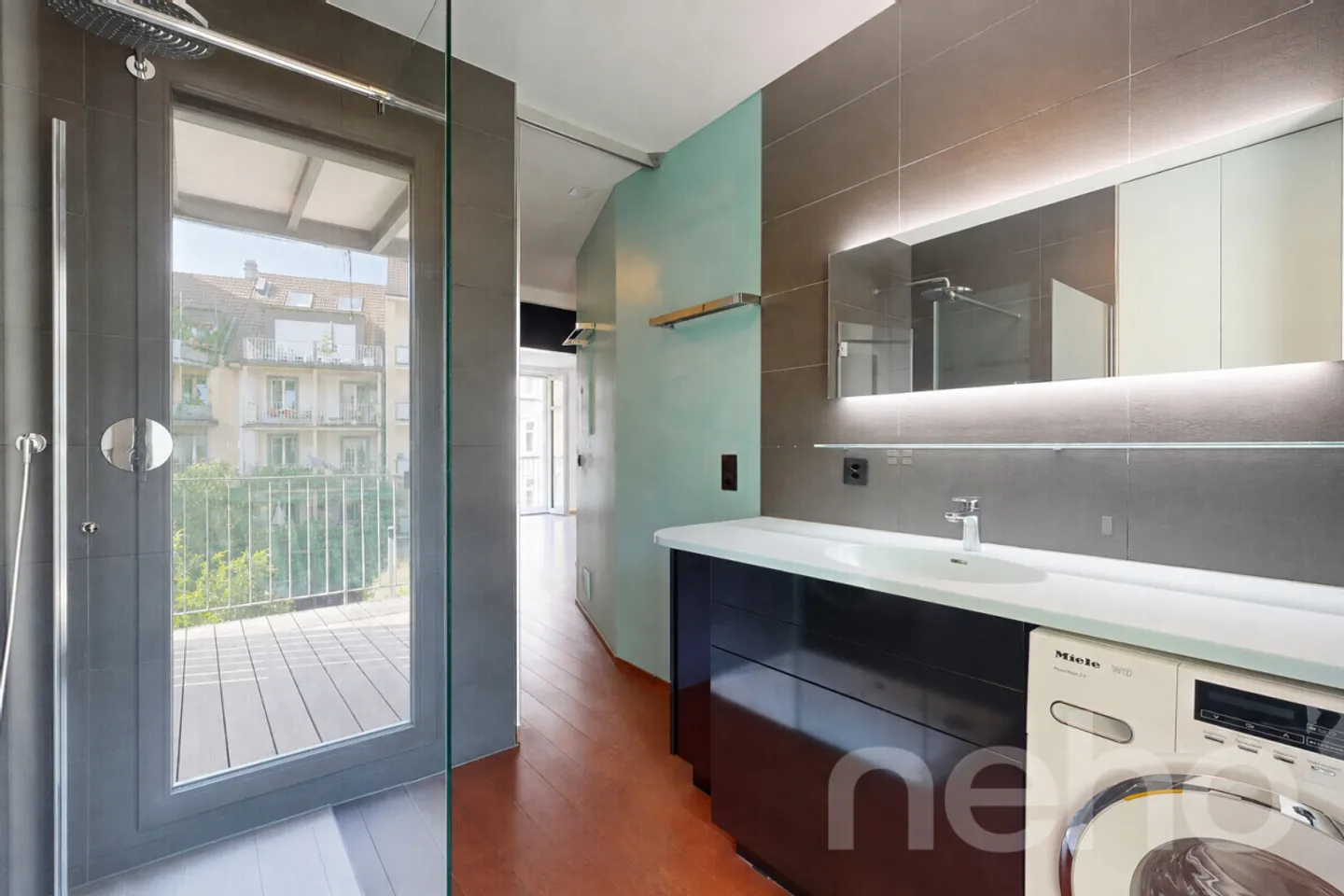 Stylisches Loft mit zwei Balkonen - Foto 10 von 12