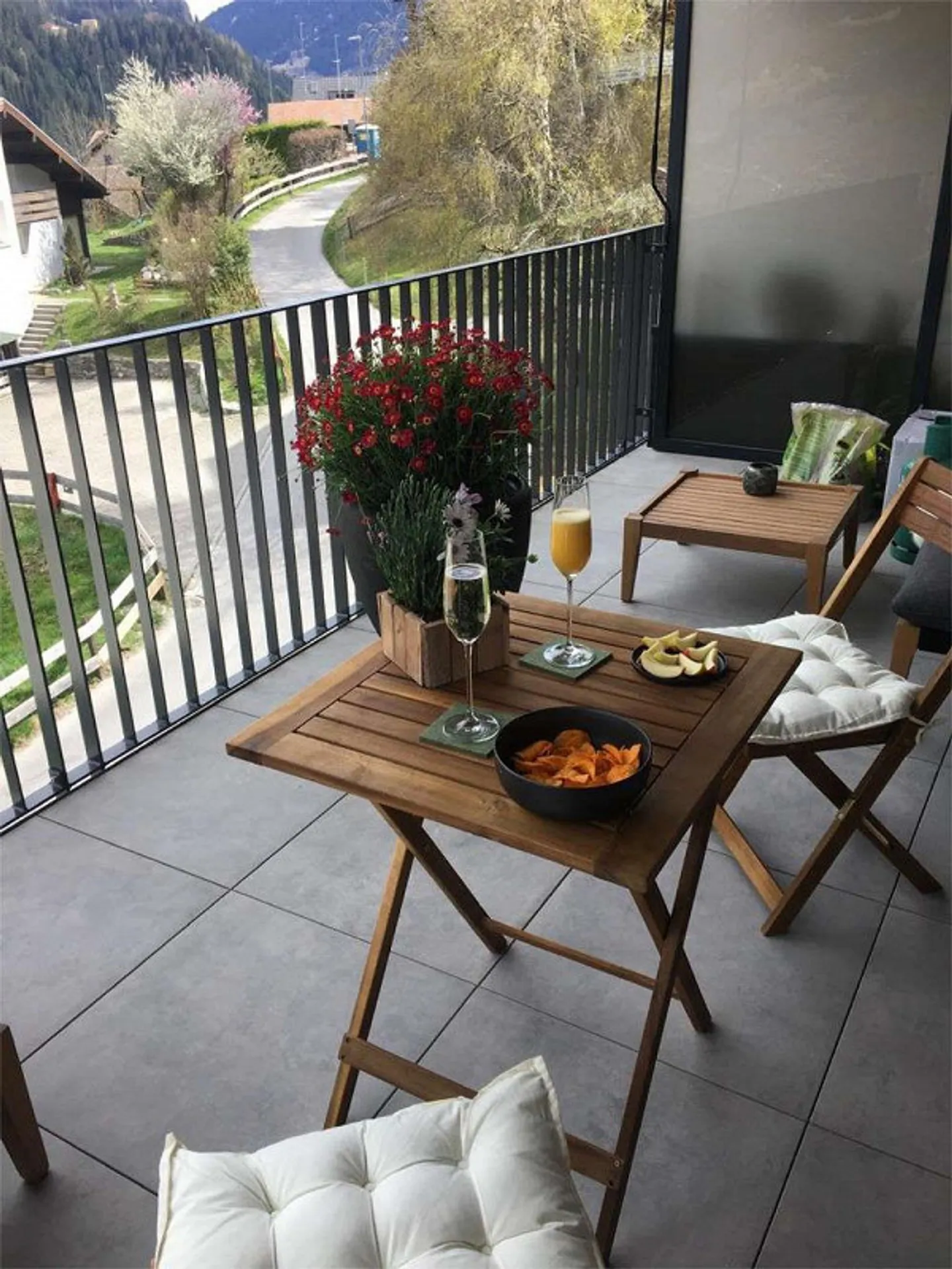 Appartement spacieux de 4,5 pièces avec vue en tant que résidence principale - Photo 3 sur 19