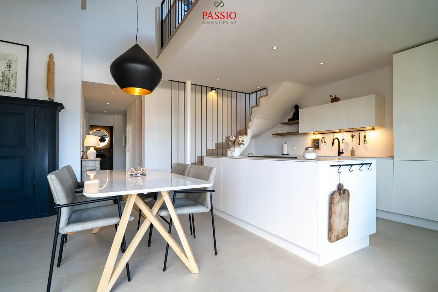 High-quality 4.5-room duplex apartment with panoramic views and 2 balconies - Photo 4 of 29