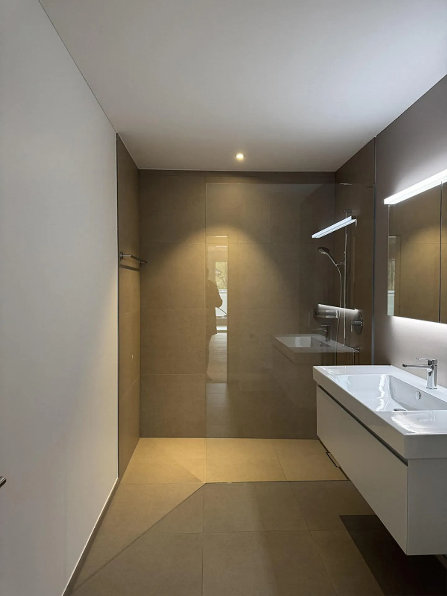 Moderno appartamento con terrazza di 4,5 stanze con panorama alpino - Foto 4 di 9