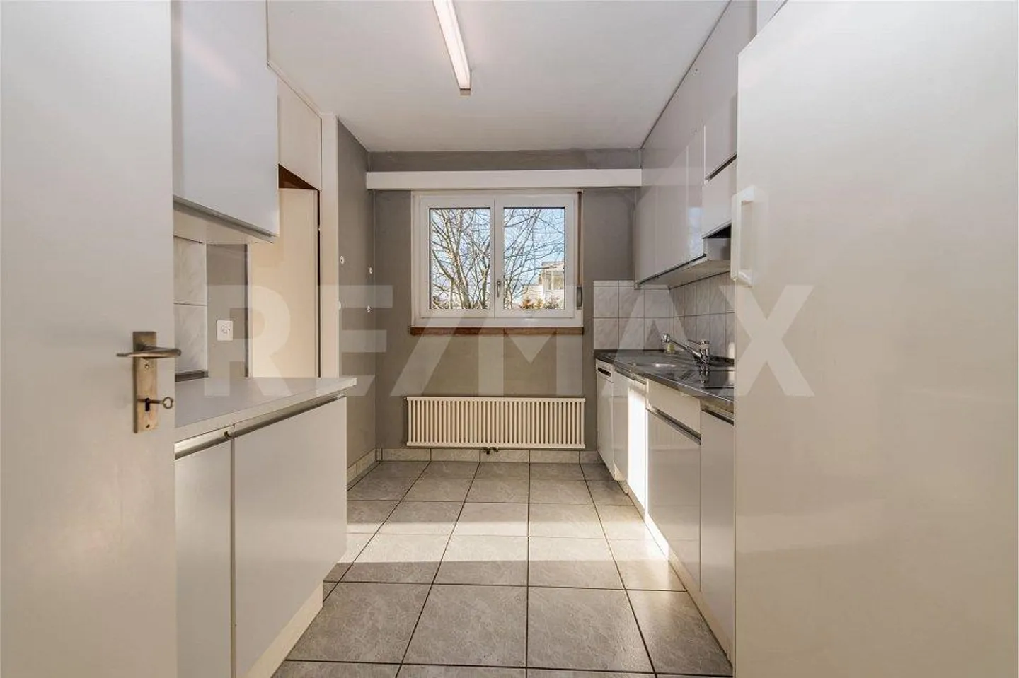 BRIGHT 3 ½ ROOM GARDEN APARTMENT WITH SUNNY PATIO - Photo 5 of 12