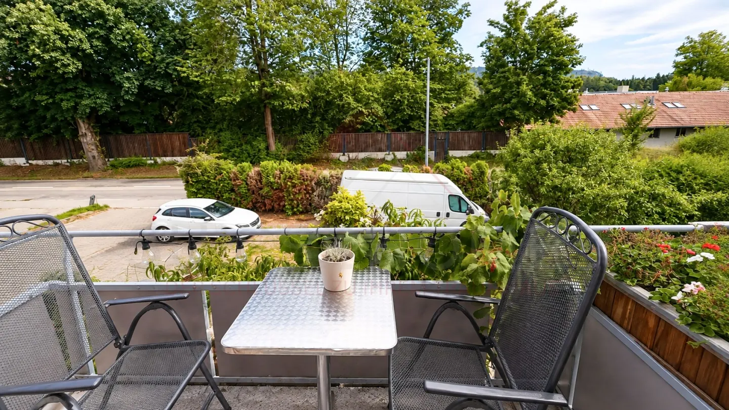3 apartments, 1 commercial unit - a property full of possibilities! - Photo 9 of 20