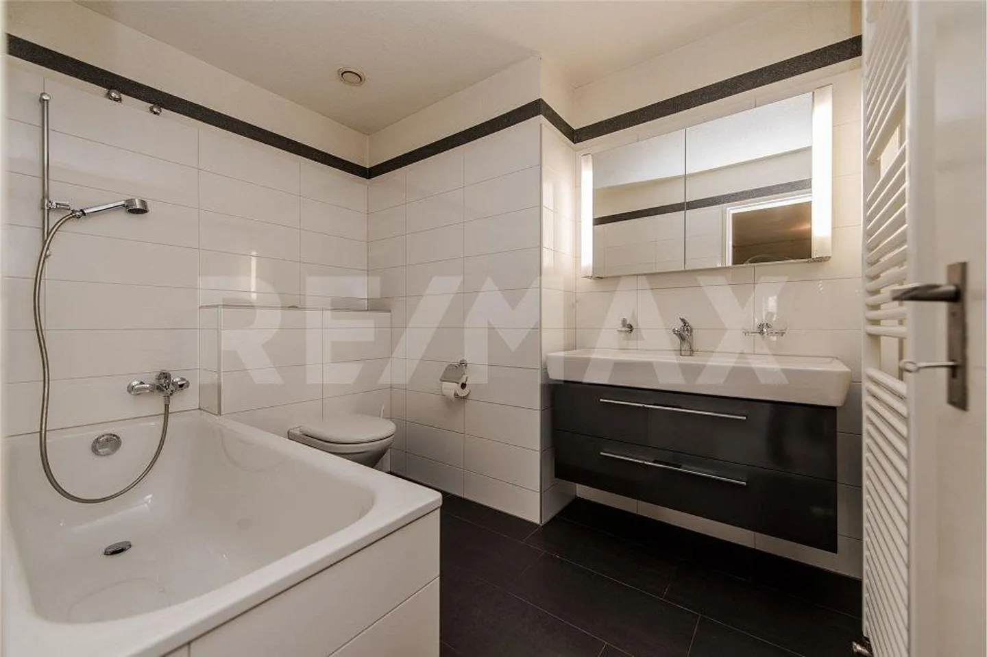 BRIGHT 3 ½ ROOM GARDEN APARTMENT WITH SUNNY PATIO - Photo 9 of 12