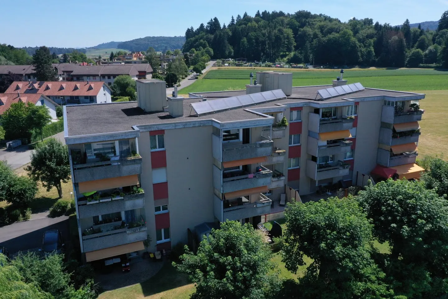 Appartement pratique et bien entretenu de 3,5 pièces avec place de parking - Photo 2 sur 13