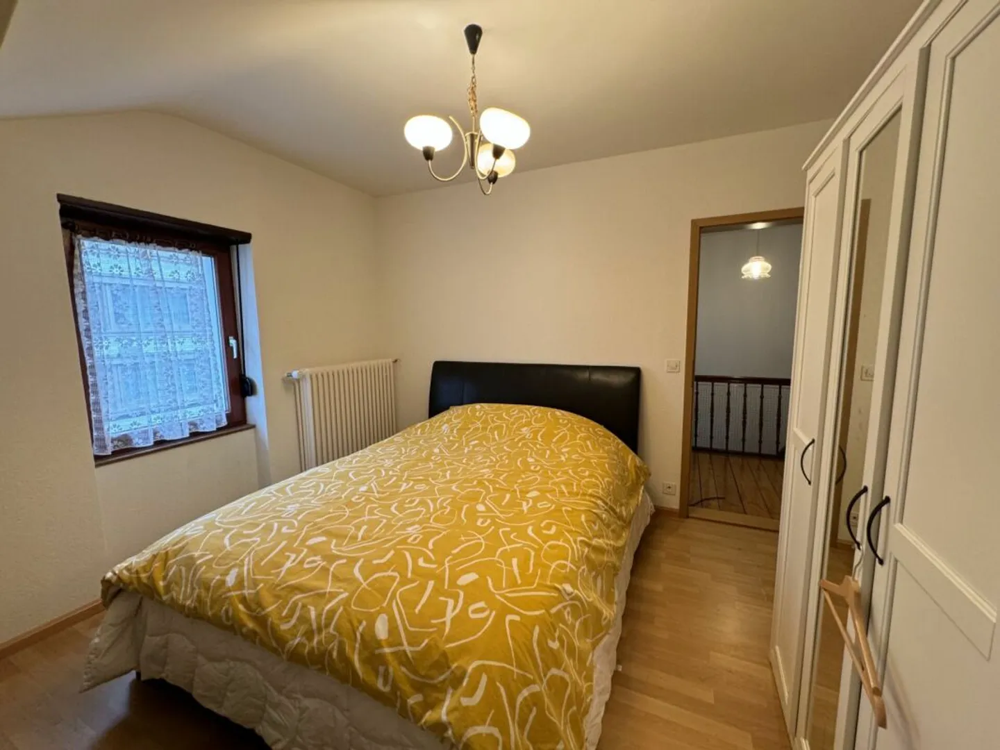 Renovated 6-Room Townhouse with Beautiful Garden - Photo 18 of 24