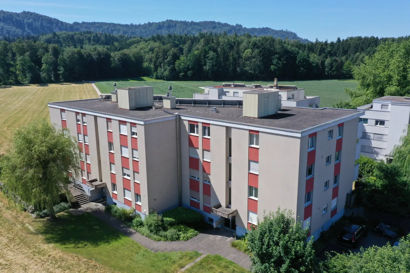 Appartement pratique et bien entretenu de 3,5 pièces avec place de parking - Photo 3 sur 13