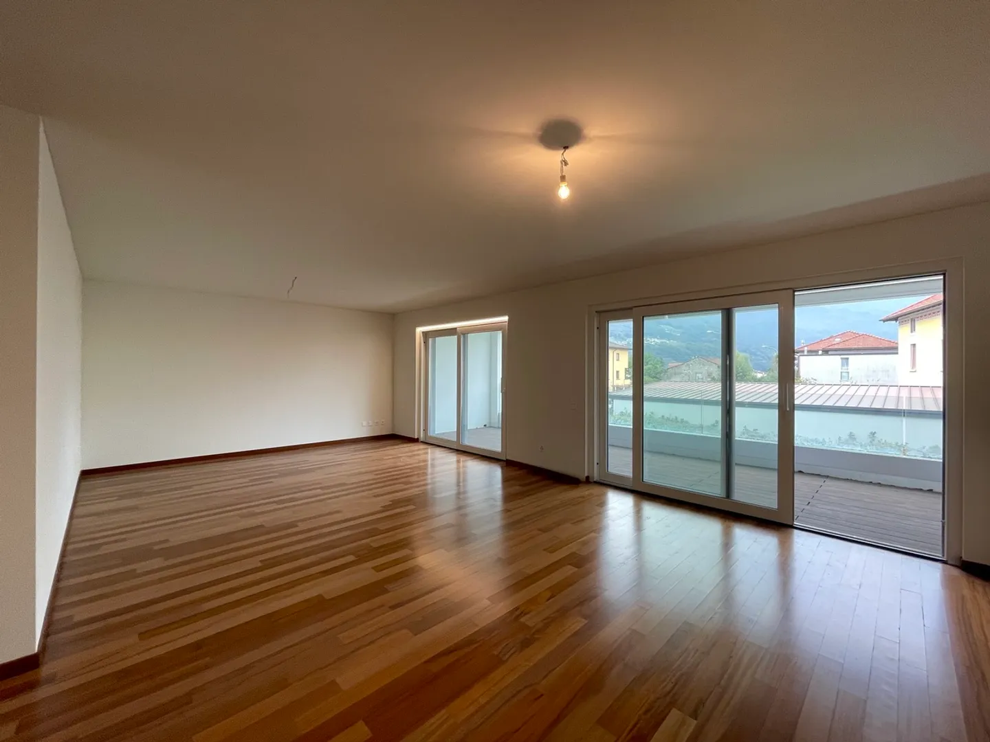 SPLENDIDO E AMPIO 4.5 LOCALI - Foto 2 di 16