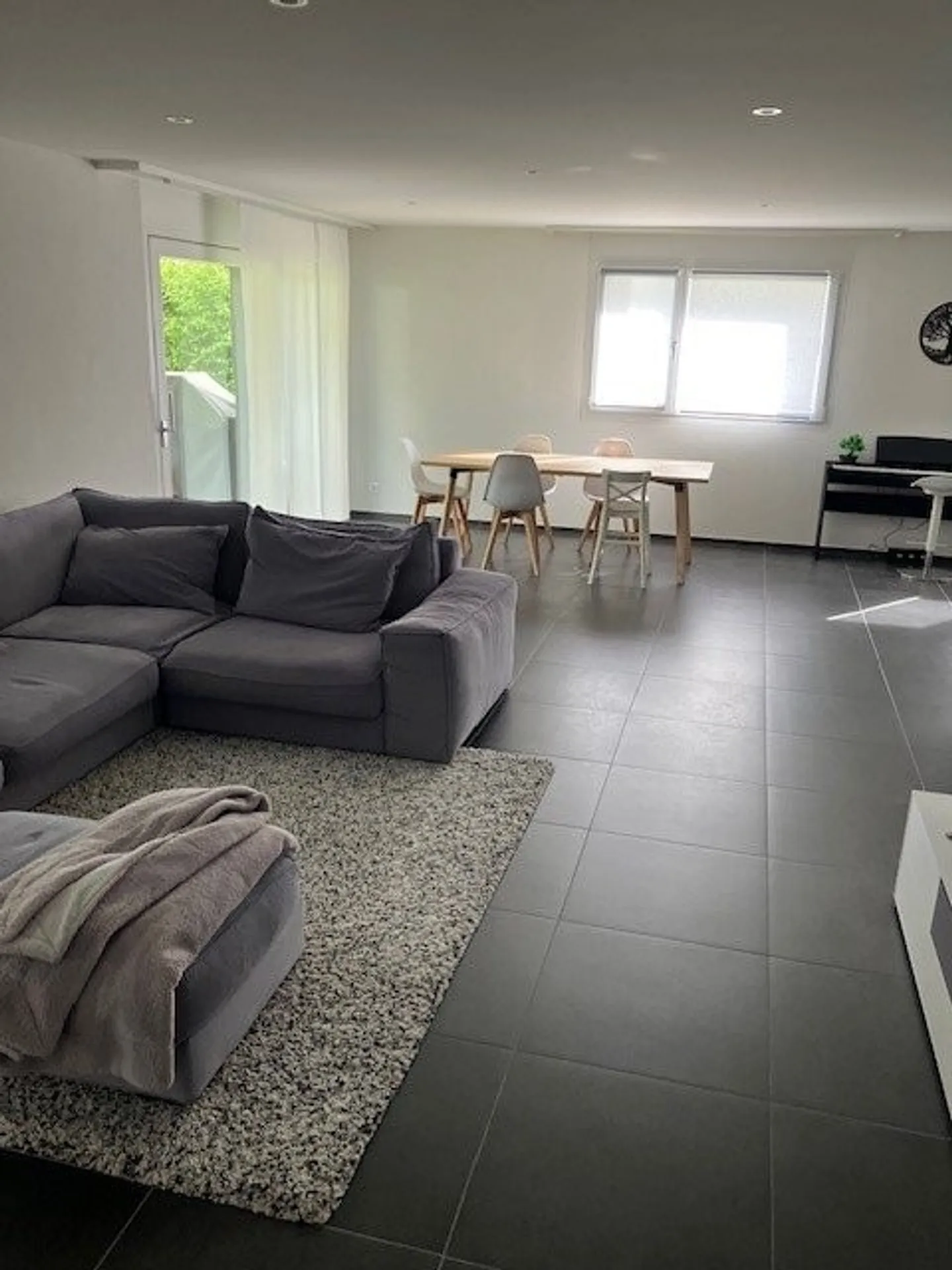 Appartement spacieux 4.5 pièces - Photo 2 sur 3