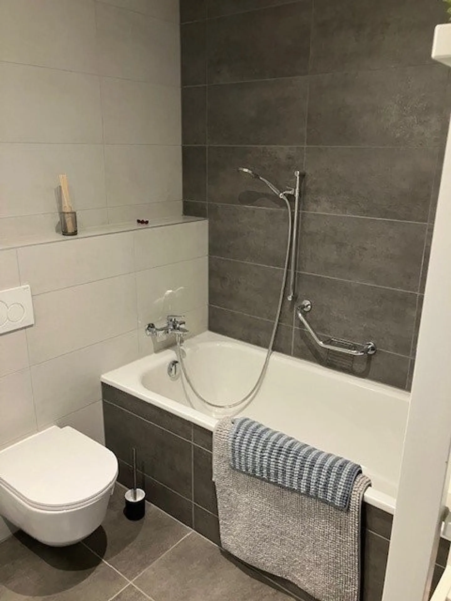 Appartement spacieux 4.5 pièces - Photo 3 sur 3
