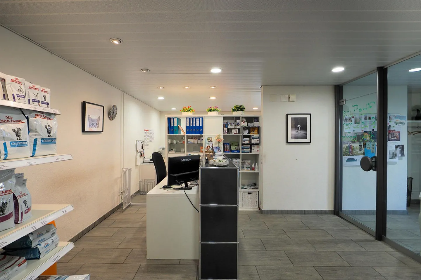 Ausgebaute Praxis- oder Gewerbefläche an zentraler Lage in Richterswil - Foto 3 von 11