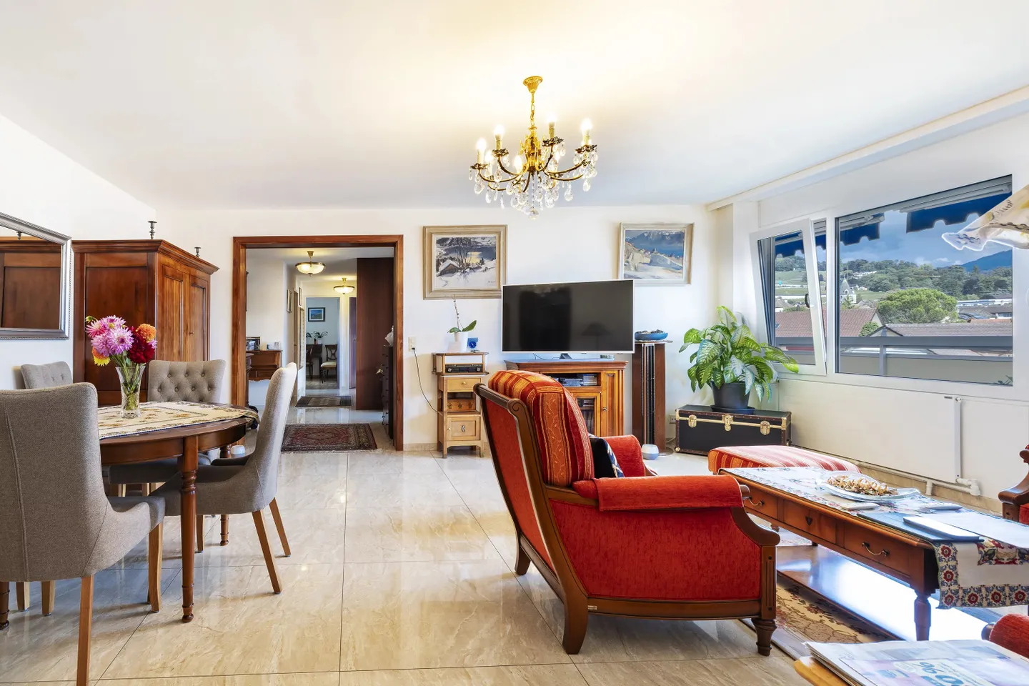 Stunning 5.5 Room Penthouse with a View! - Photo 3 of 13