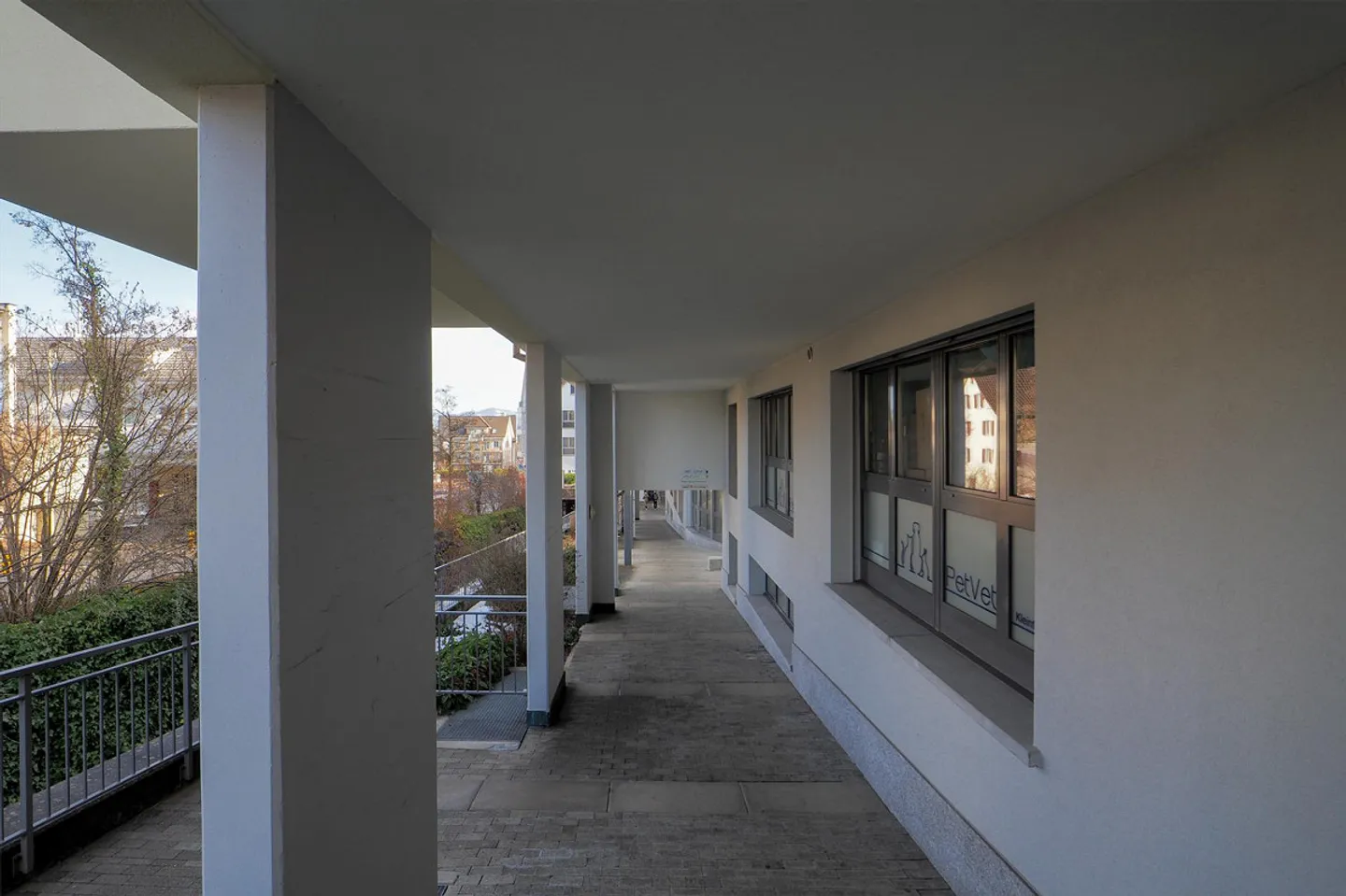 Ausgebaute Praxis- oder Gewerbefläche an zentraler Lage in Richterswil - Foto 7 von 11