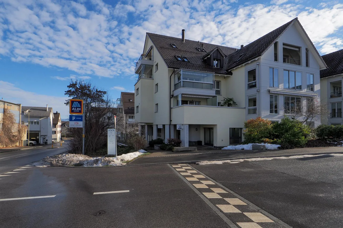 Ausgebaute Praxis- oder Gewerbefläche an zentraler Lage in Richterswil - Foto 10 von 11