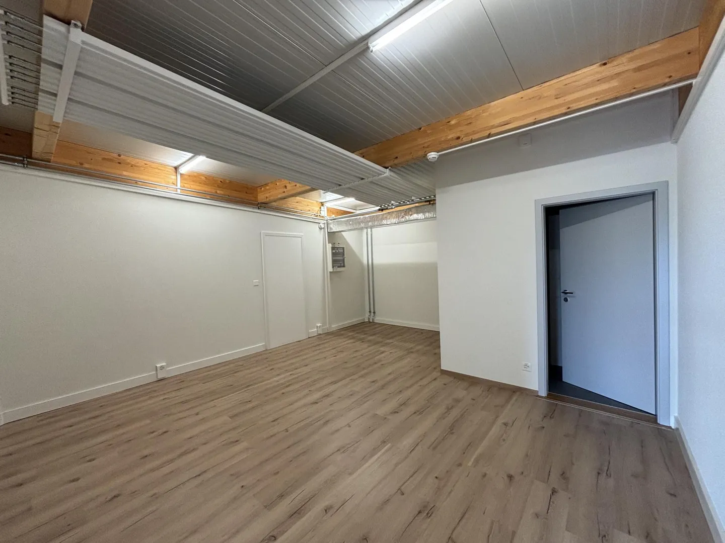 Vielseitiger Gewerberaum zu vermieten - Foto 3 von 4