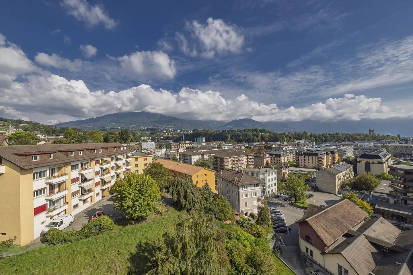 Stunning 5.5 Room Penthouse with a View! - Photo 13 of 13