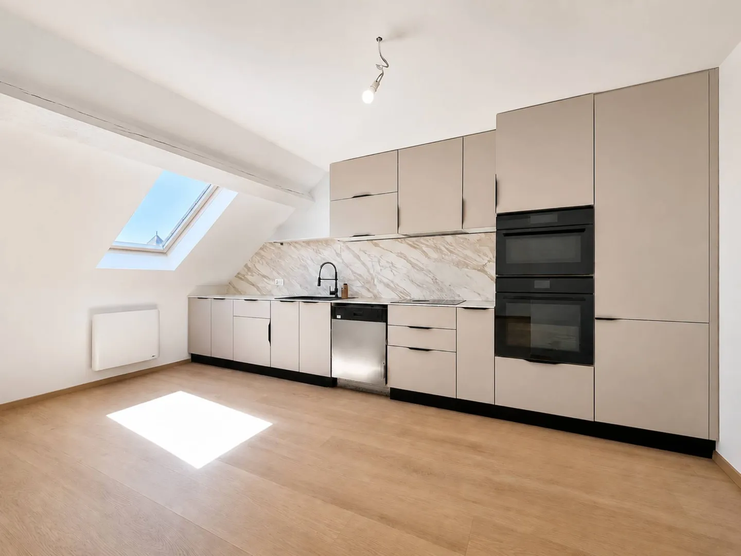 Nel villaggio, attico di 153 m2 e fascino - Foto 3 di 13