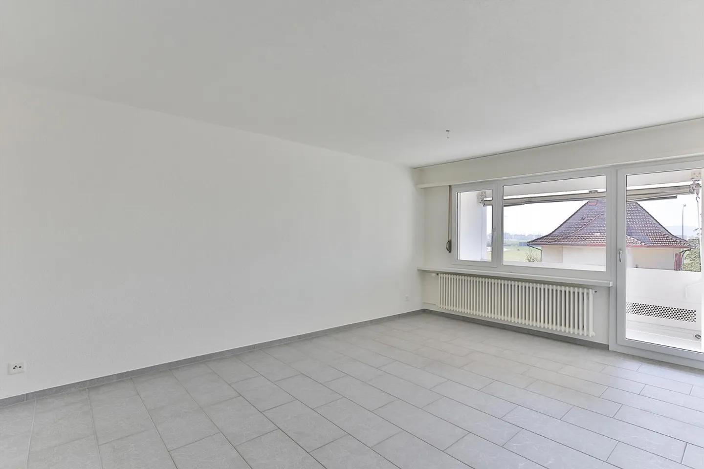 Helle Wohnung mit Balkon - Foto 2 von 13