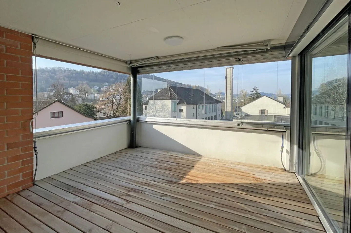 Vie généreuse dans un emplacement urbain ensoleillé et calme - Photo 2 sur 15