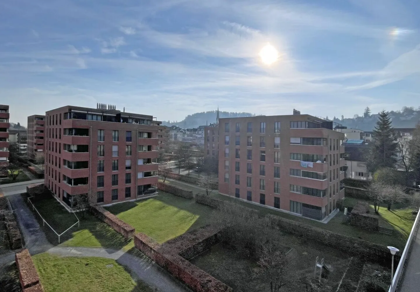 Vie généreuse dans un emplacement urbain ensoleillé et calme - Photo 4 sur 15