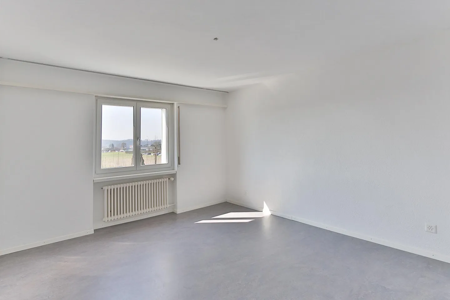 Helle Wohnung mit Balkon - Foto 4 von 13