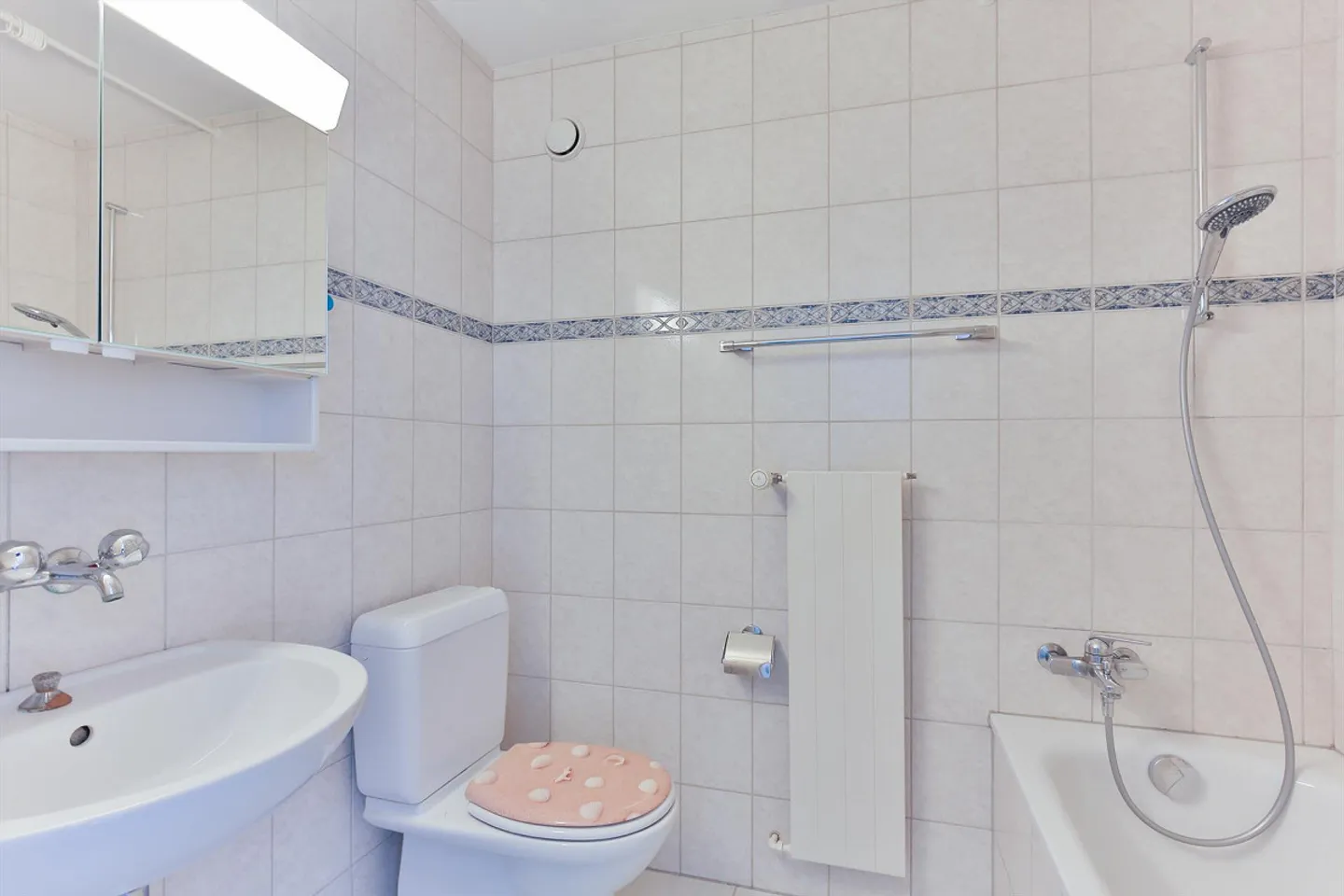 Helle Wohnung mit Balkon - Foto 7 von 13