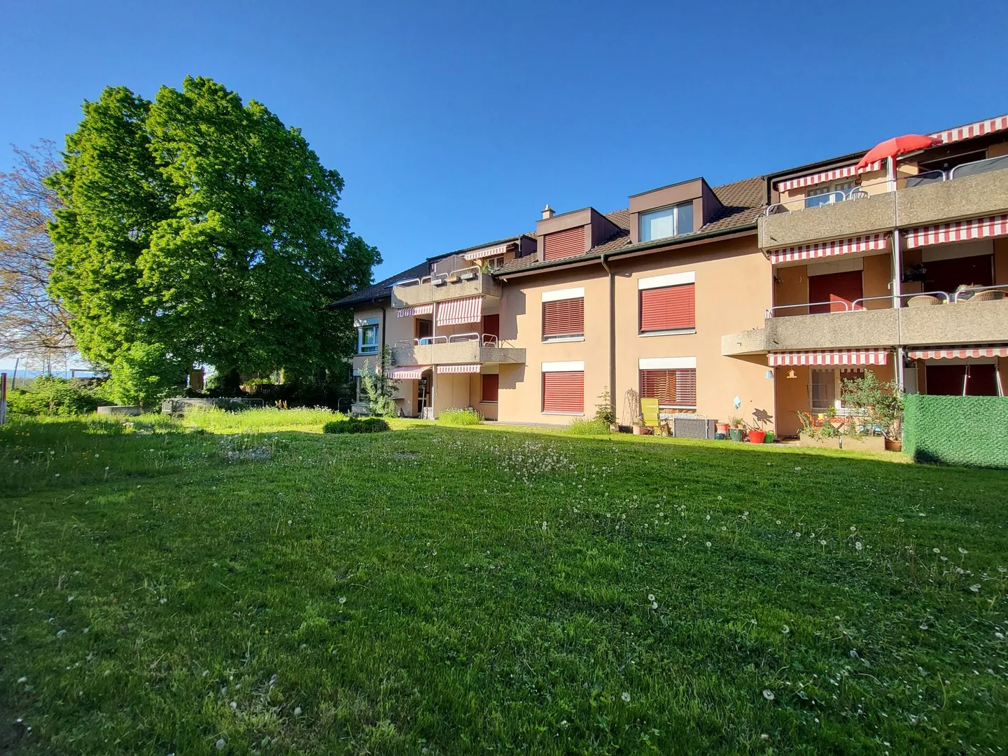 Appartamento luminoso di 4,5 locali a Bösingen, con giardino privato - Foto 2 di 8