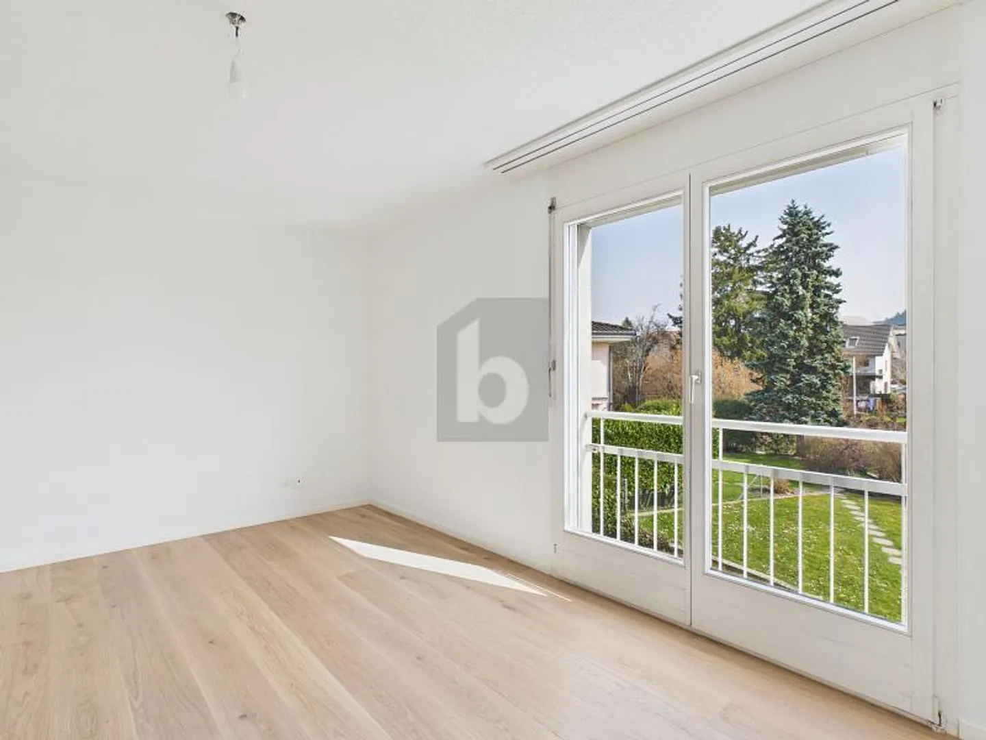 FLUX DE LUMIERE DANS UN ENDROIT CALME - Photo 4 sur 6