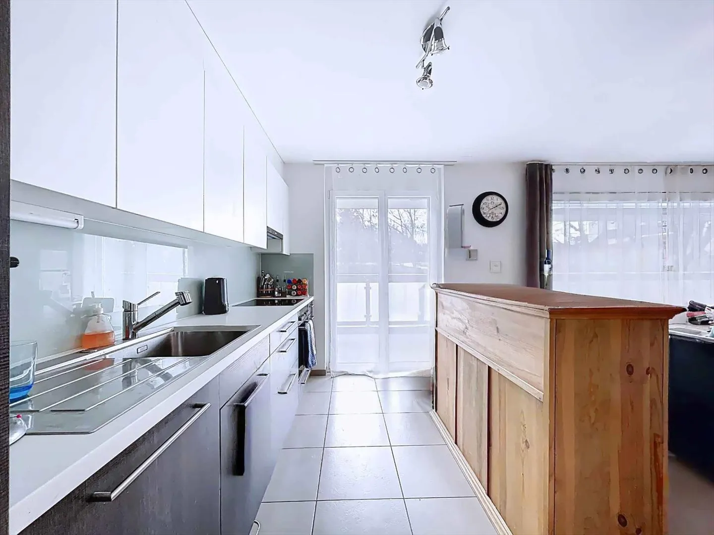 Appartamento con 4.5 stanze, ideale per investimenti, vicino alla stazione CFF - Foto 3 di 11