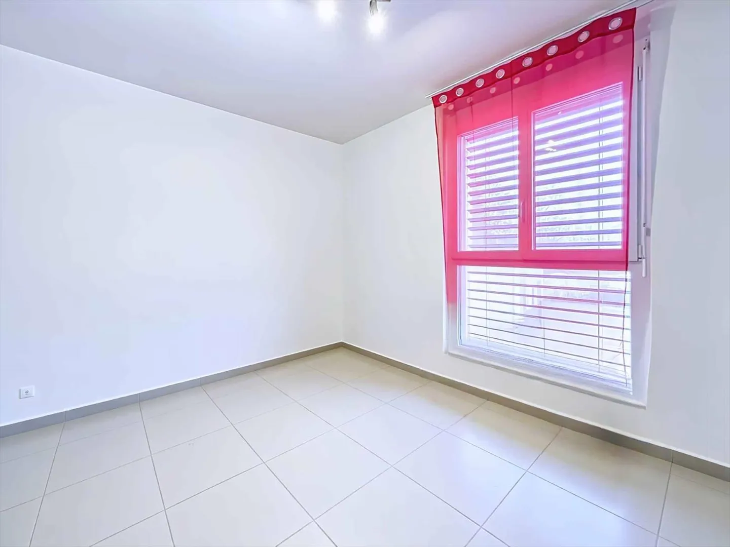 Appartamento con 4.5 stanze, ideale per investimenti, vicino alla stazione CFF - Foto 7 di 11