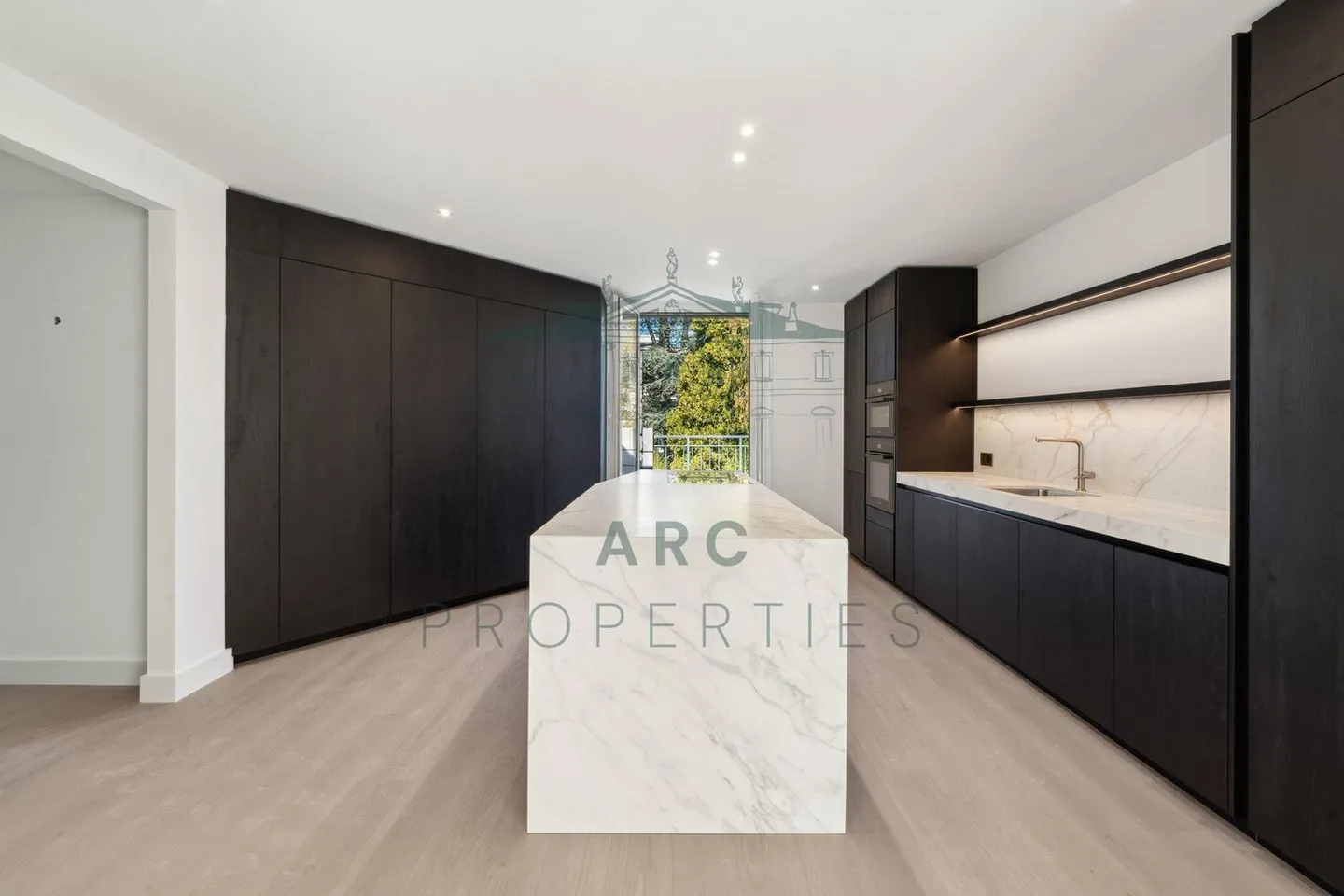 CHAMPEL - AUSSERGEWÖHNLICHE DACHGESCHOSSWOHNUNG RENOVIERET - Photo 1 of 10