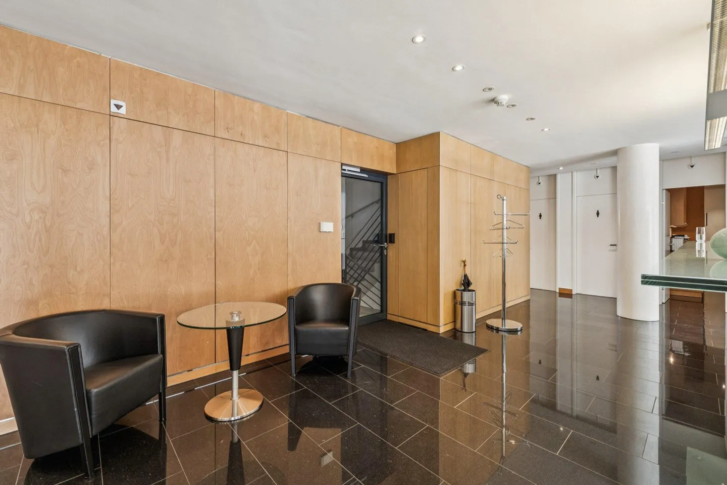 Espaces de bureau attractifs dans un emplacement représentatif - Photo 3 sur 11
