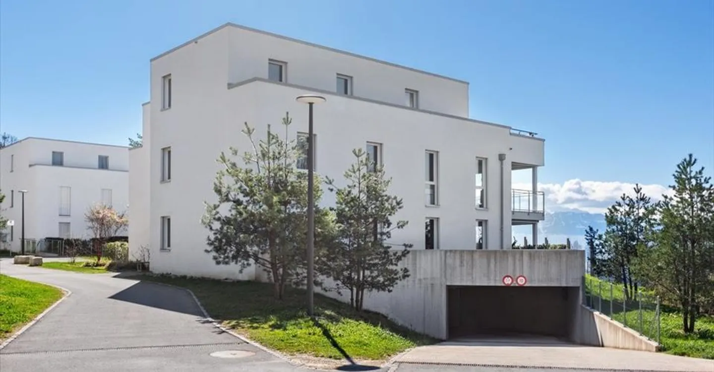 Überdachte Motorradparkplätze in Lausanne - Foto 1 von 3