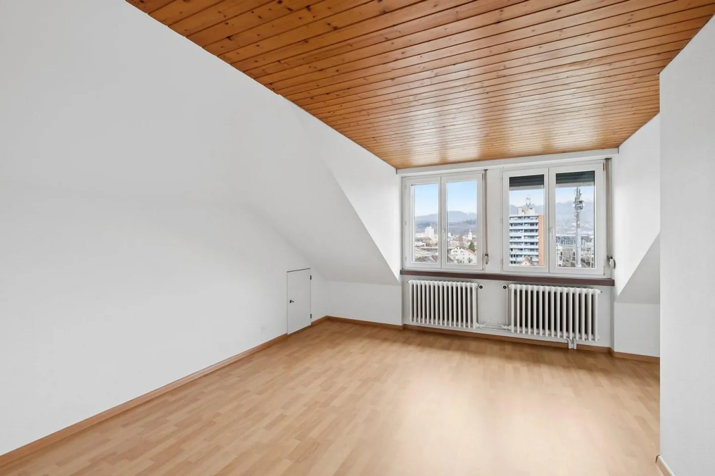 Spacious Apartment in Central Location - Photo 2 of 5