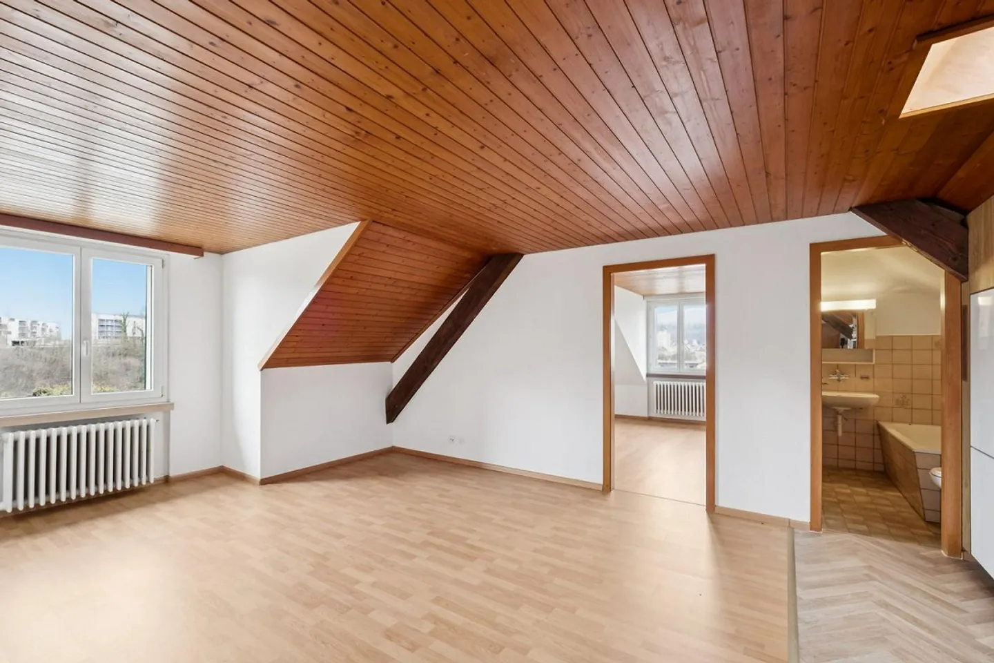 Spacious Apartment in Central Location - Photo 4 of 5