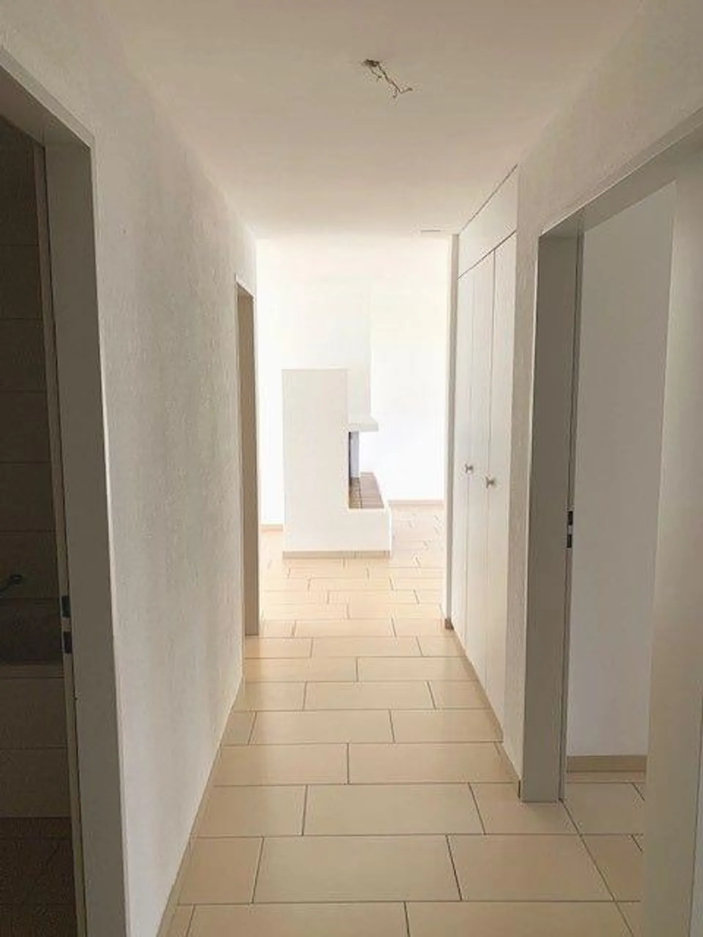 Bellissimo appartamento di 4,5 stanze vicino al lago con camino e balcone - SENZA ... - Foto 2 di 13