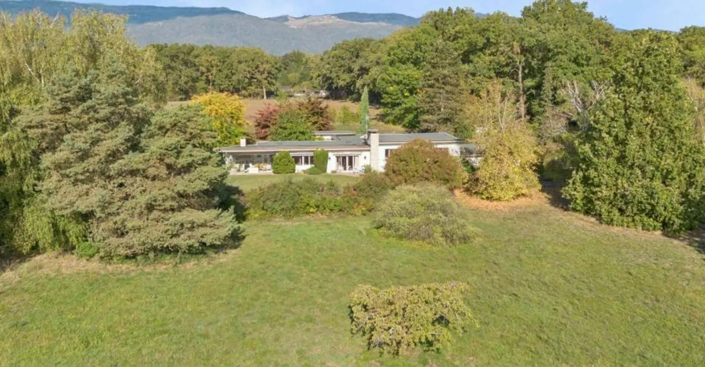 Exklusiv: Einfamilienhaus auf einem großen Grundstück von über 8.000 m² - Foto 10 von 13