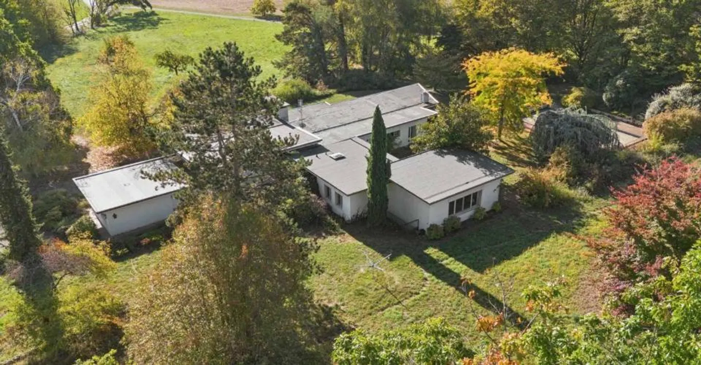 Exklusiv: Einfamilienhaus auf einem großen Grundstück von über 8.000 m² - Foto 11 von 13