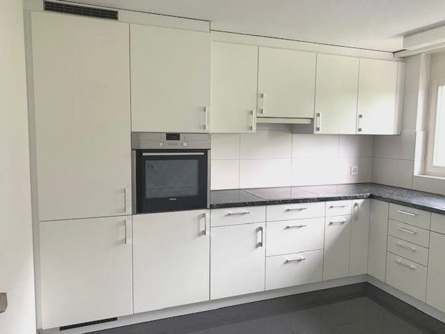 Bellissimo appartamento di 4,5 stanze vicino al lago con camino e balcone - SENZA ... - Foto 4 di 13