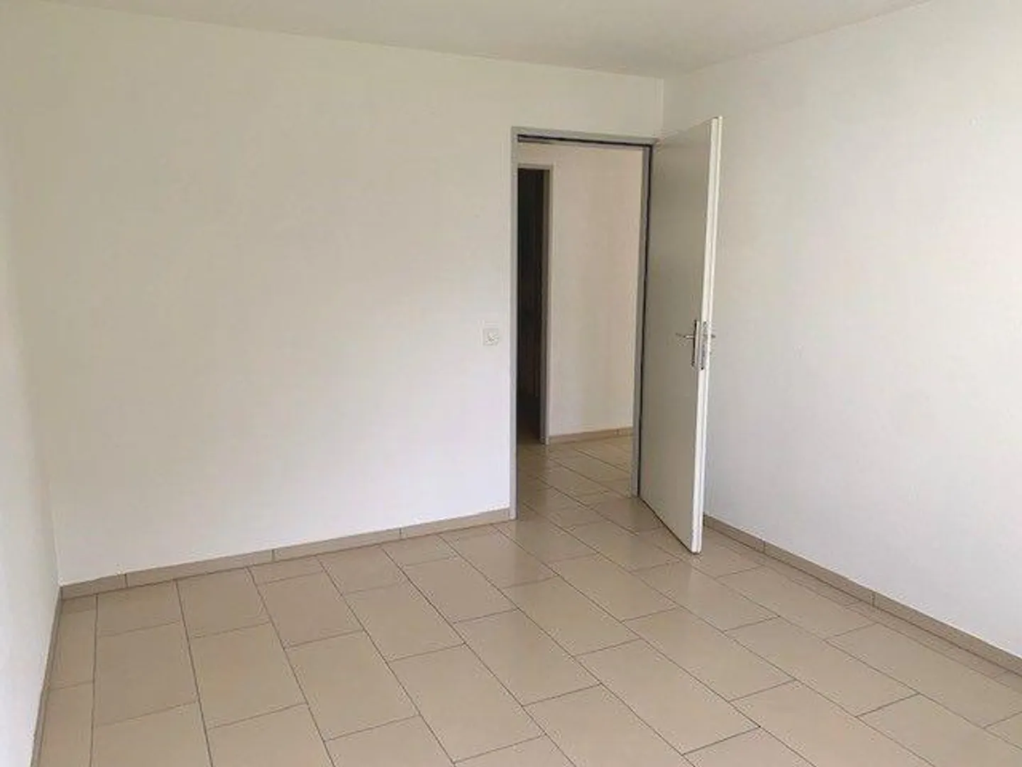 Bellissimo appartamento di 4,5 stanze vicino al lago con camino e balcone - SENZA ... - Foto 9 di 13