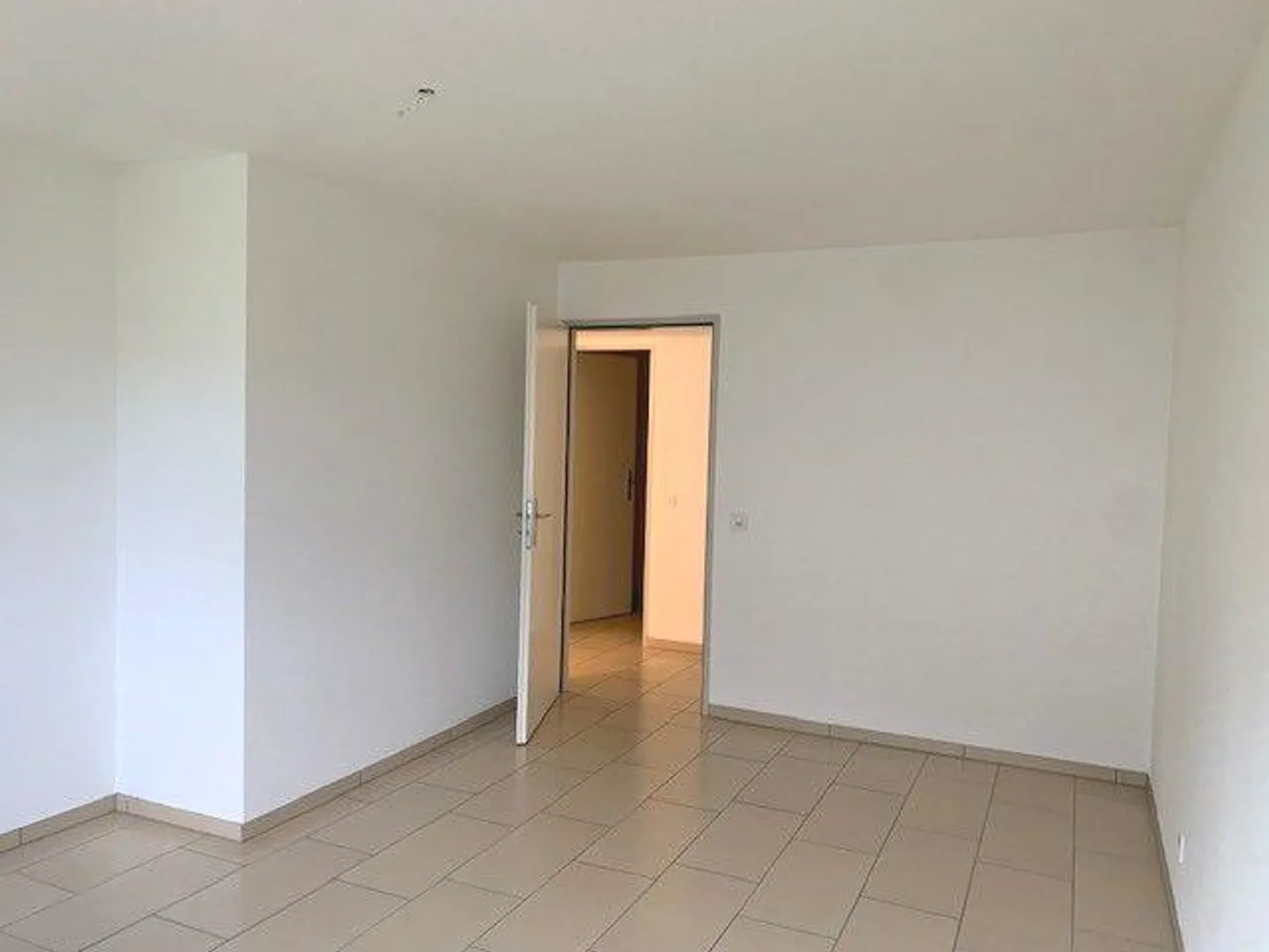 Bellissimo appartamento di 4,5 stanze vicino al lago con camino e balcone - SENZA ... - Foto 10 di 13