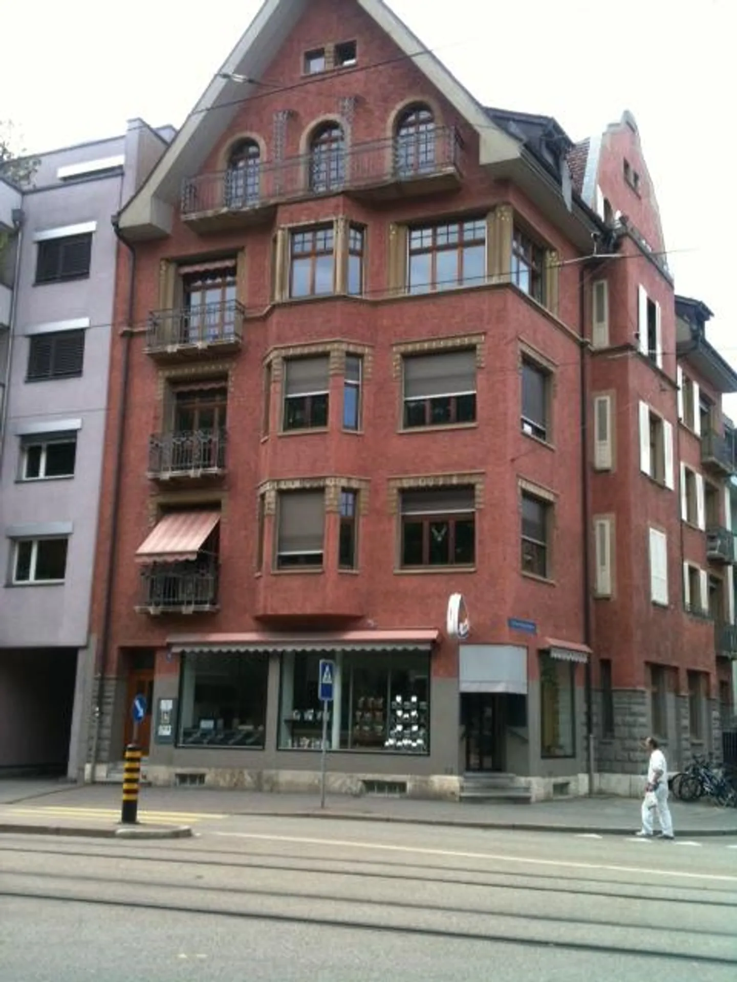 Maisonette spacieuse et charmante au dernier étage d'une maison de style Jugendstil - Photo 16 sur 18