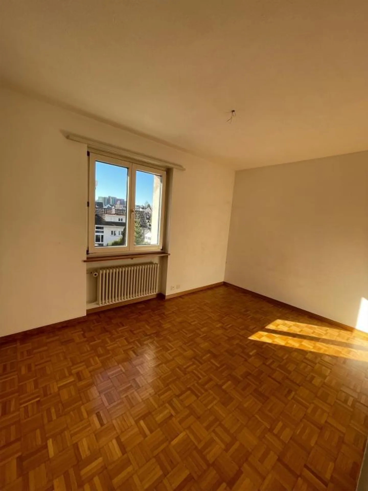 Ampio appartamento di 4,5 stanze - ideale per una famiglia - Foto 6 di 13