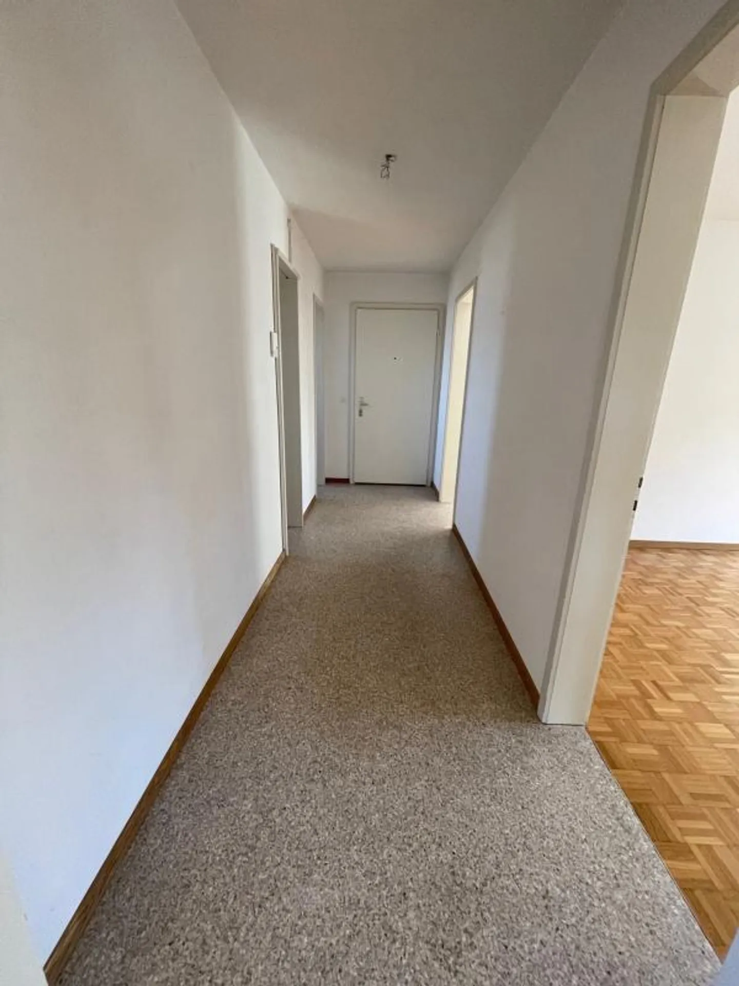 Ampio appartamento di 4,5 stanze - ideale per una famiglia - Foto 8 di 13
