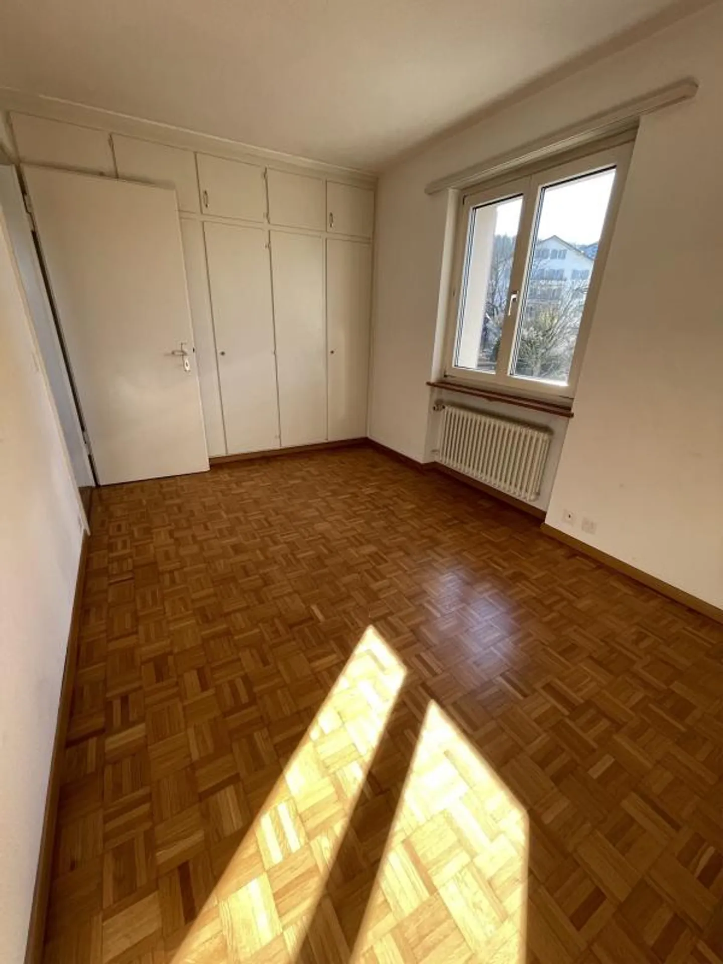 Ampio appartamento di 4,5 stanze - ideale per una famiglia - Foto 7 di 13