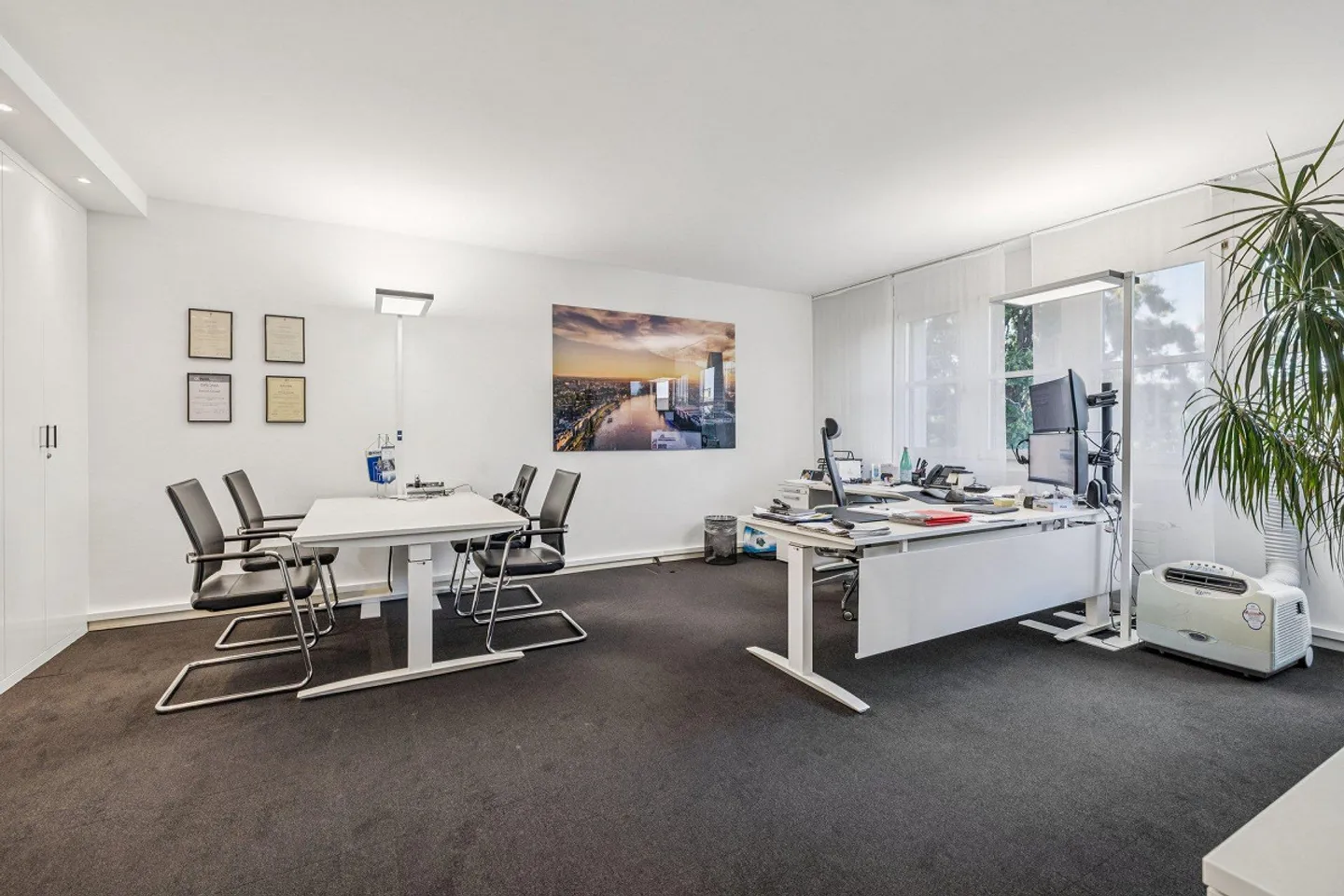 Espaces de bureau attractifs dans un emplacement représentatif - Photo 10 sur 11